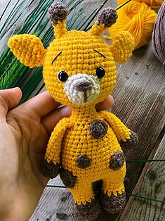 Jirafa amigurumi amarilla